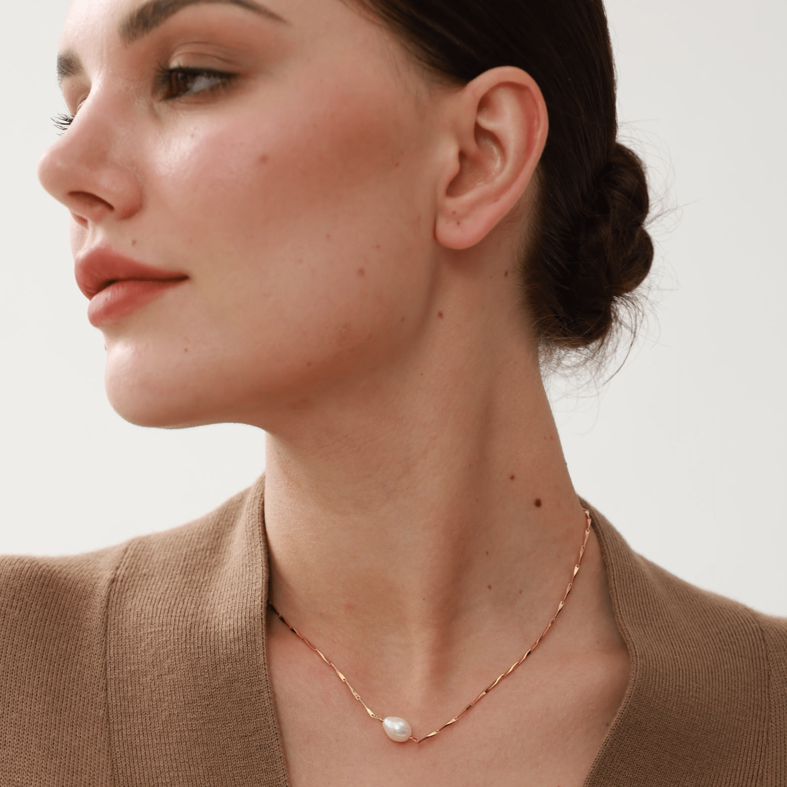 Regal Pearl Twisted Chain Necklace - 